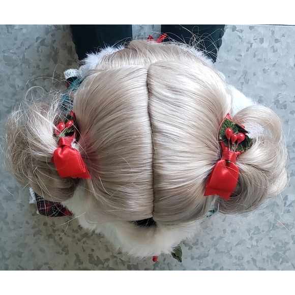 3. Christmas Precious Moments doll - Stephanie - Picture 9 of 12